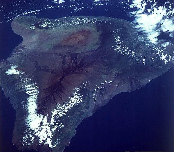 The Big Island - STS61 Photo (64777 bytes)